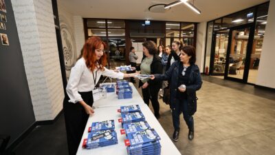 Denizli Büyükşehir Belediyesi, Cumhuriyet’in 102. yılında “Sessiz Okuma” etkinliğiyle kitapseverleri