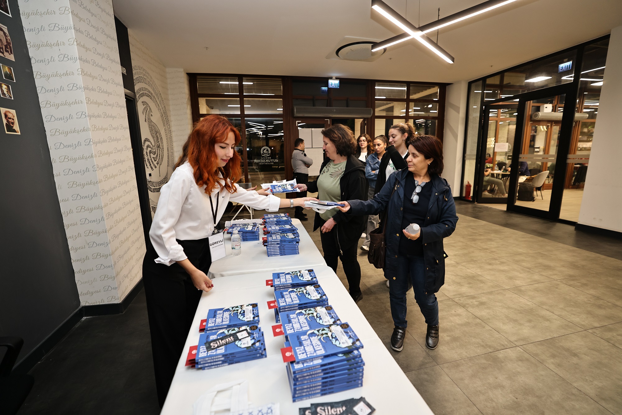Denizli Büyükşehir Belediyesi, Cumhuriyet’in 102. yılında “Sessiz Okuma” etkinliğiyle kitapseverleri