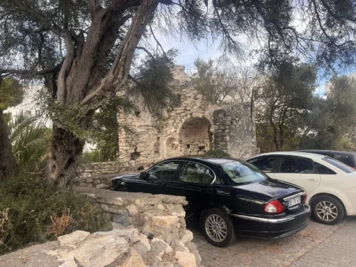 Kültürel Miras Katliamı! Çeşme'deki 160 Yıllık Kilise Otoparka Dönüştü, 300 Yıllık Heykeli Çalındı!