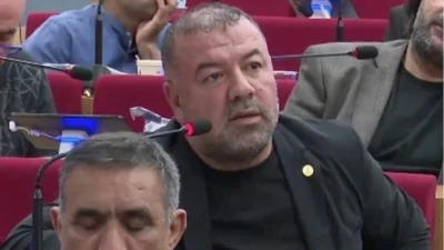 CHP’li Meclis Üyesi Latif Aydemir, söz alamamasına isyan ederek, Çankaya