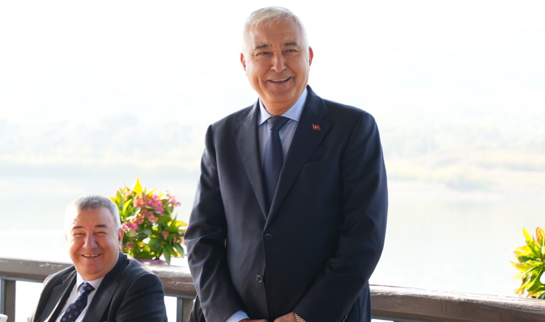 Kemalpaşa’da 19 Ekim Muhtarlar Günü kutlandı. Protokol ve mahalle muhtarları