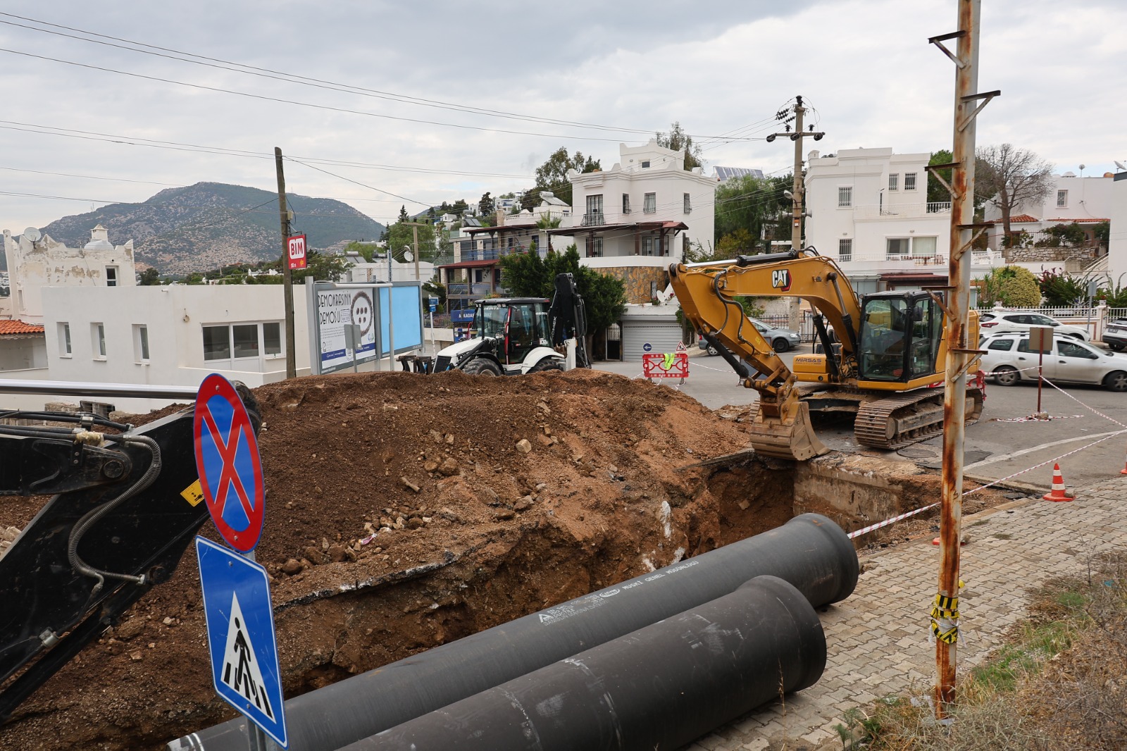 MUSKİ, Bodrum Bergamut Caddesi’ndeki Yıllardır Süren Su Hattı Sorununu 3 Günde Çözdü!