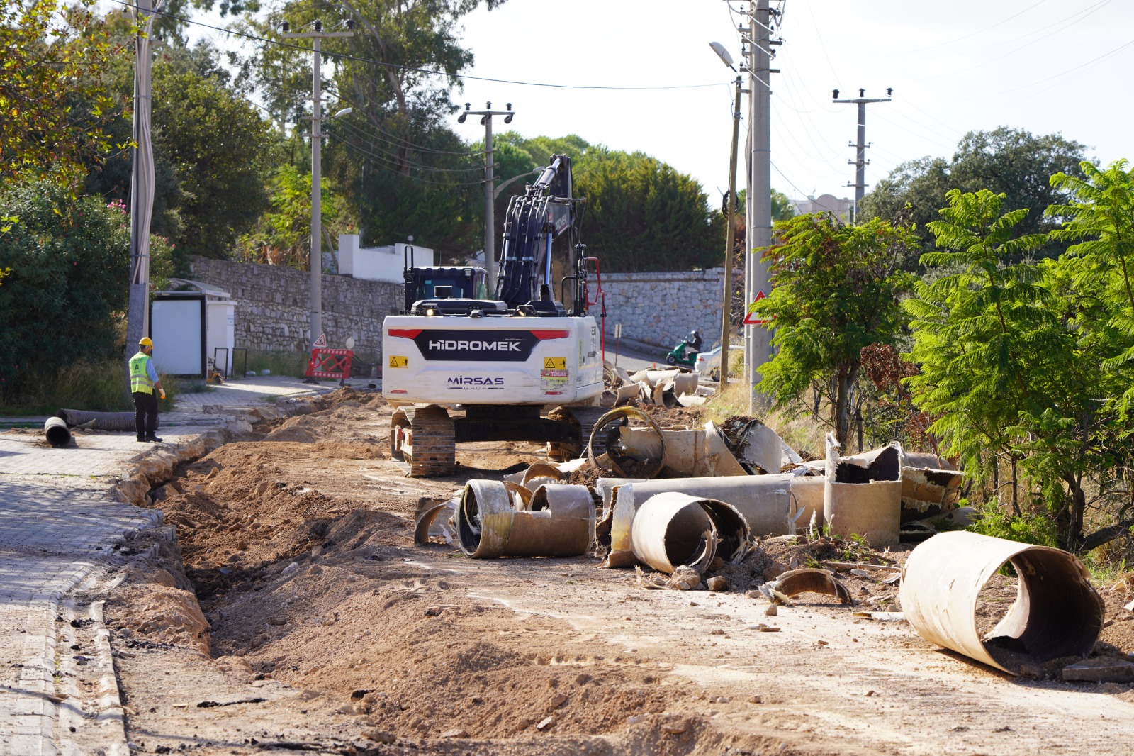 MUSKİ, Bodrum Bergamut Caddesi’ndeki Yıllardır Süren Su Hattı Sorununu 3 Günde Çözdü!