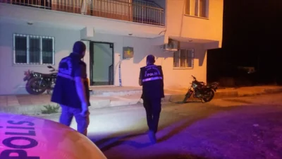 Manisa Şehzadeler’de Akpınar Mahallesi’nde çıkan tartışma, kanlı bir kavgaya dönüştü.