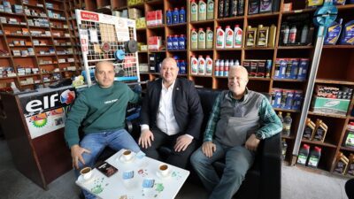 Menderes Belediye Başkanı İlkay Çiçek, ilçe esnafını ziyaret ederek sorunları