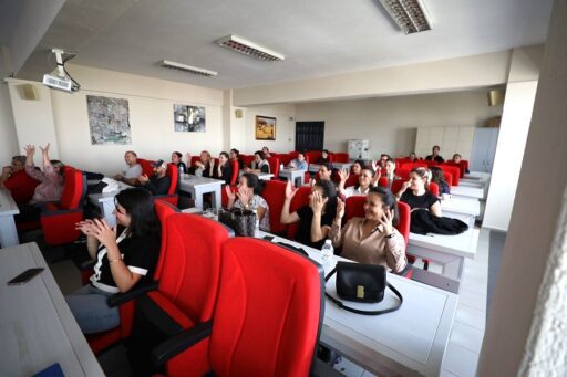 Menderes Belediyesi’nden Örnek Çalışma Personel İşaret Dili Eğitimi Alıyor