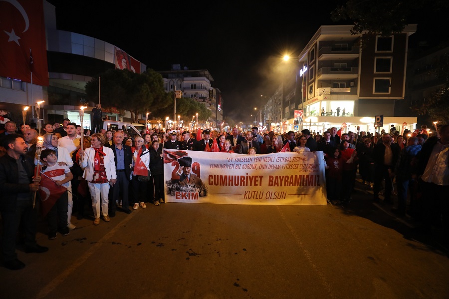 Menderes’te 102. Yıl Coşkusu