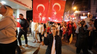 Menderes, Cumhuriyet’in 102. yılını iki gün süren etkinliklerle kutladı. Fener