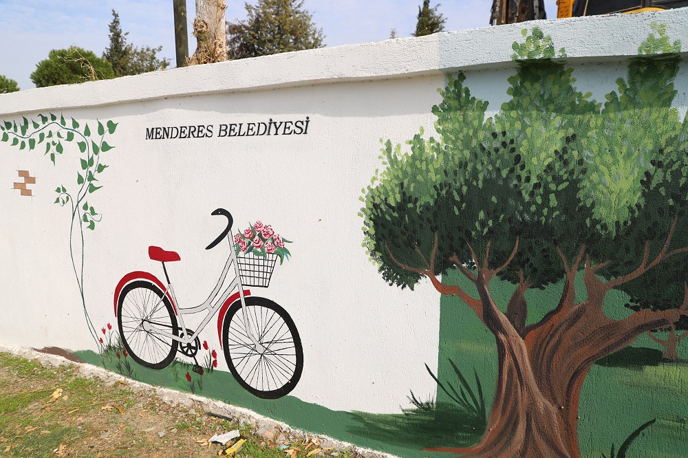 Menderes’te Akçaköy’ün duvarları tuvale dönüştü