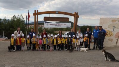 Muğla Büyükşehir Belediyesi, Dünya Hayvanları Koruma Günü'nde çocukları hayvan bakımevinde
