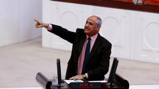 CHP önceki dönem İzmir Milletvekili Musa Çam, CHP Genel Merkezi'nin