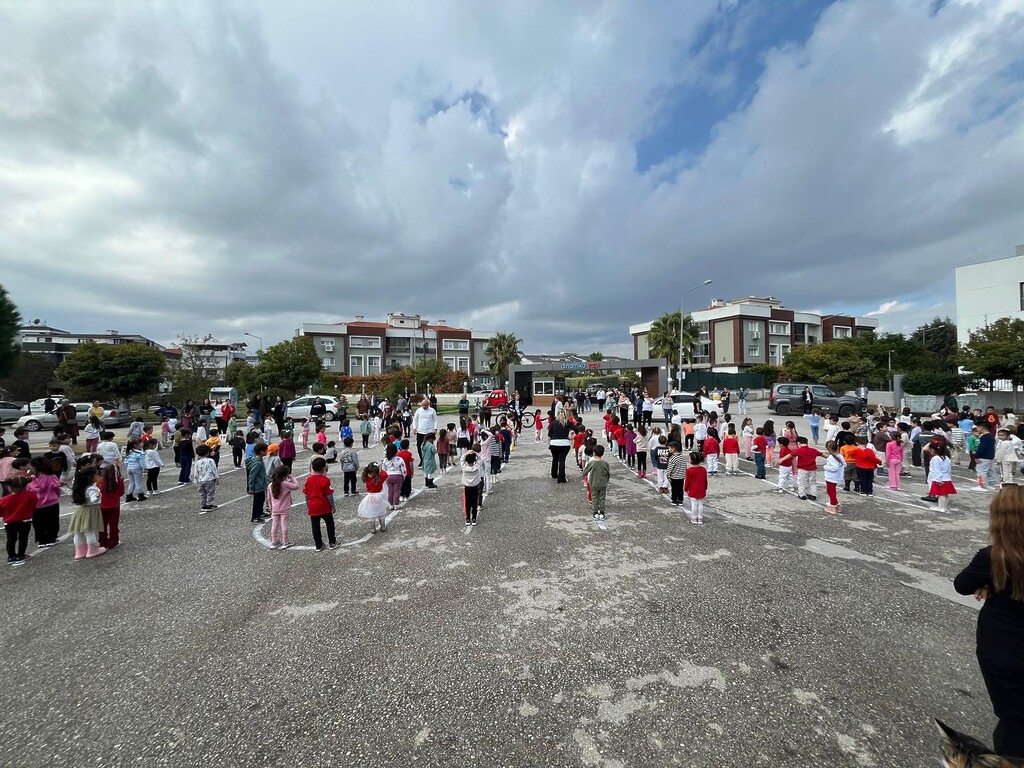 Minik Kalplerden Harmandalı 