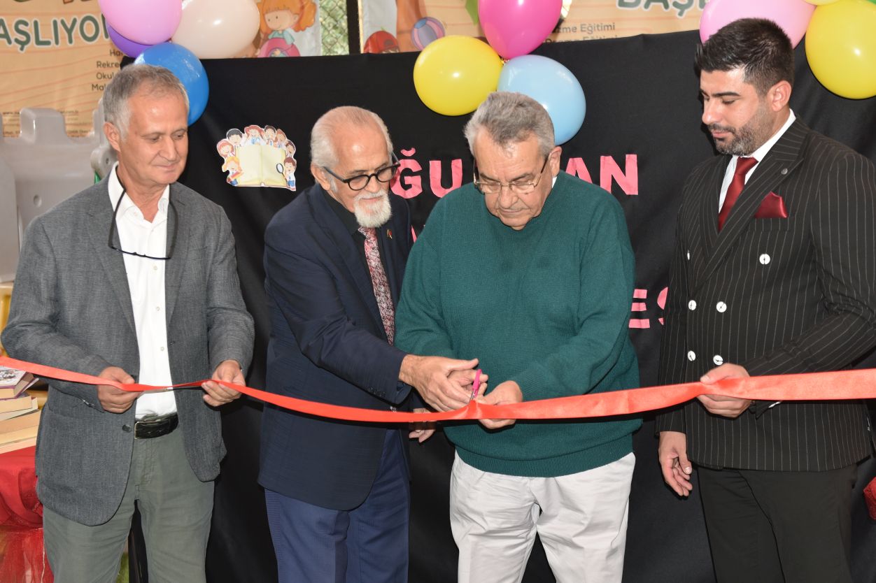 Duayen Gazeteci Oğuzhan Kavaklı’nın isminin verildiği dördüncü kütüphane, İzmir’de Özkanlar