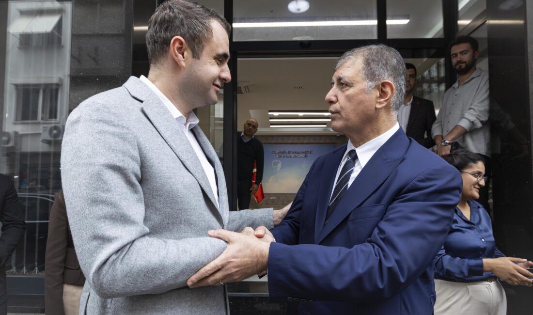 Başkan Tugay’dan CHP İzmir İl Başkanı Çağatay Güç’e Hayırlı Olsun Ziyareti Cemil Tugay, CHP İzmir İl Başkanı Çağatay Güç’e hayırlı olsun