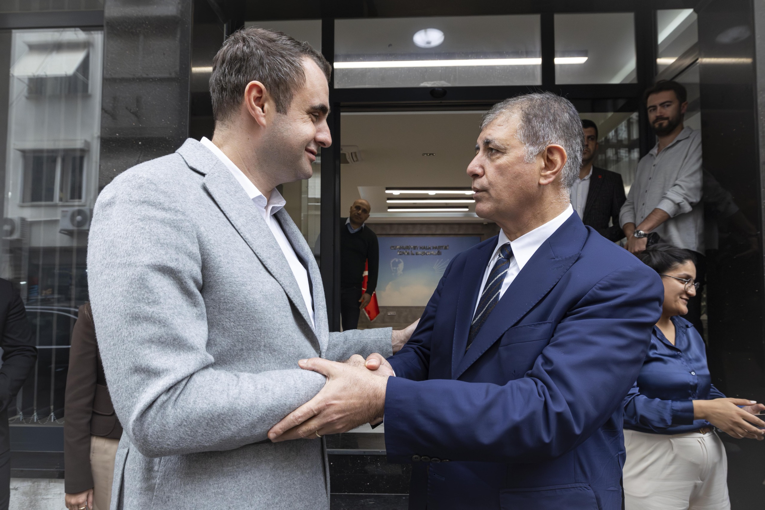 Cemil Tugay, CHP İzmir İl Başkanı Çağatay Güç’e hayırlı olsun