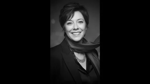 Bodrum'da metil alkol zehirlenmesi nedeniyle hastaneye kaldırılan yazar ve iletişimci