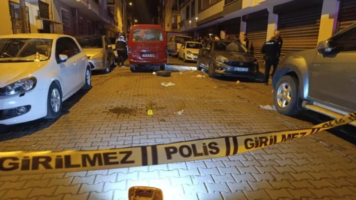 Manisa'nın Turgutlu ilçesi Bozkurt Mahallesi'nde seyir halindeki kamyonete düzenlenen silahlı