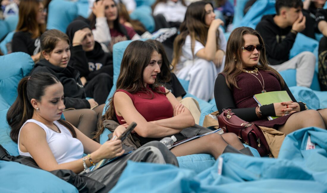 İzmir Büyükşehir Belediyesi’nin “Şehir Senin, Gelecek Senin” sloganıyla düzenlediği Üniversite