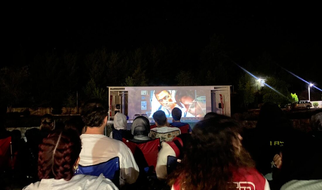 Muğla Büyükşehir Belediyesi, üniversite öğrencileri için açık hava sinema etkinliği