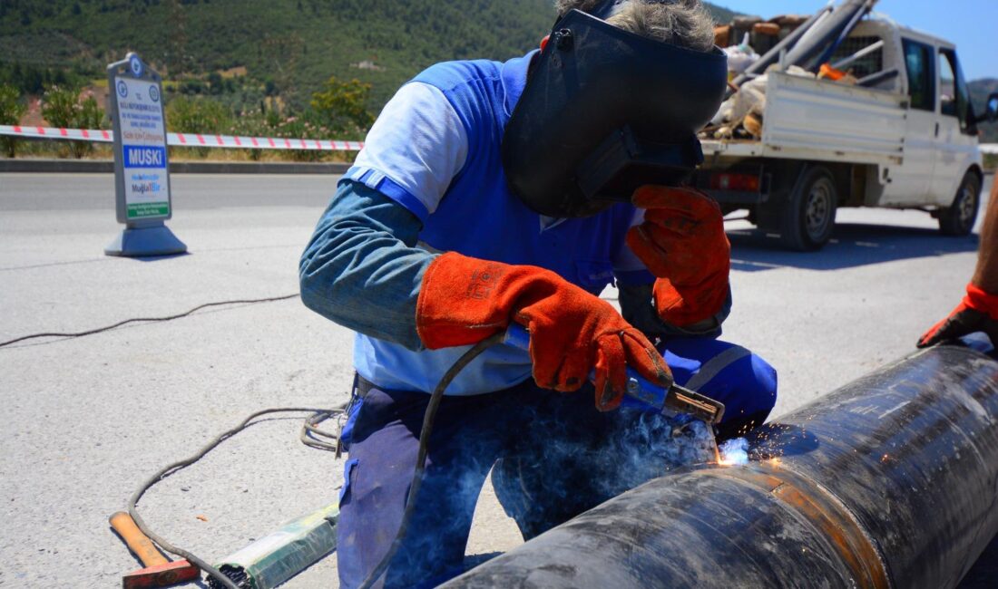 MUSKİ 7/24 görevde: Bodrum’da günlük 40 arızaya anında müdahale MUSKİ, Bodrum’da günlük 40 arızaya müdahale ediyor. 21 bin 500