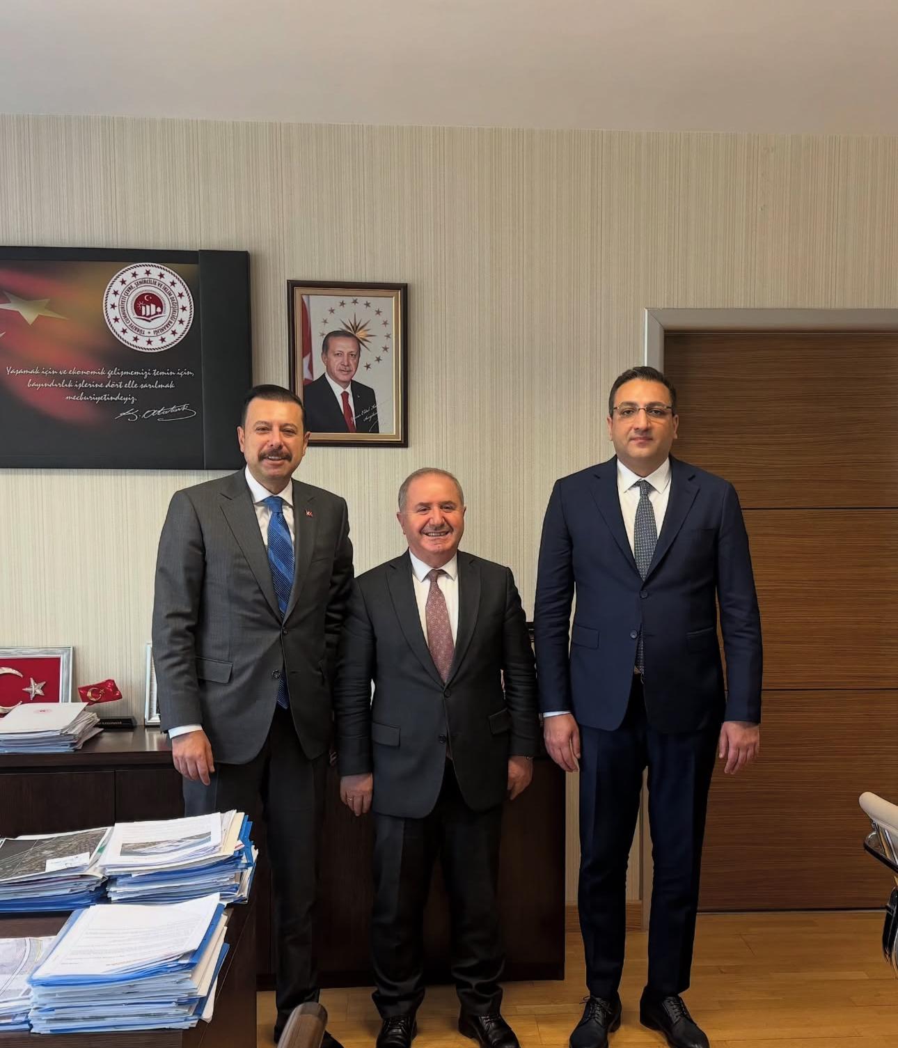 Balçova’da uzun süredir çözülemeyen arsa mağdurları sorunu çözüldü. Başkan Onur