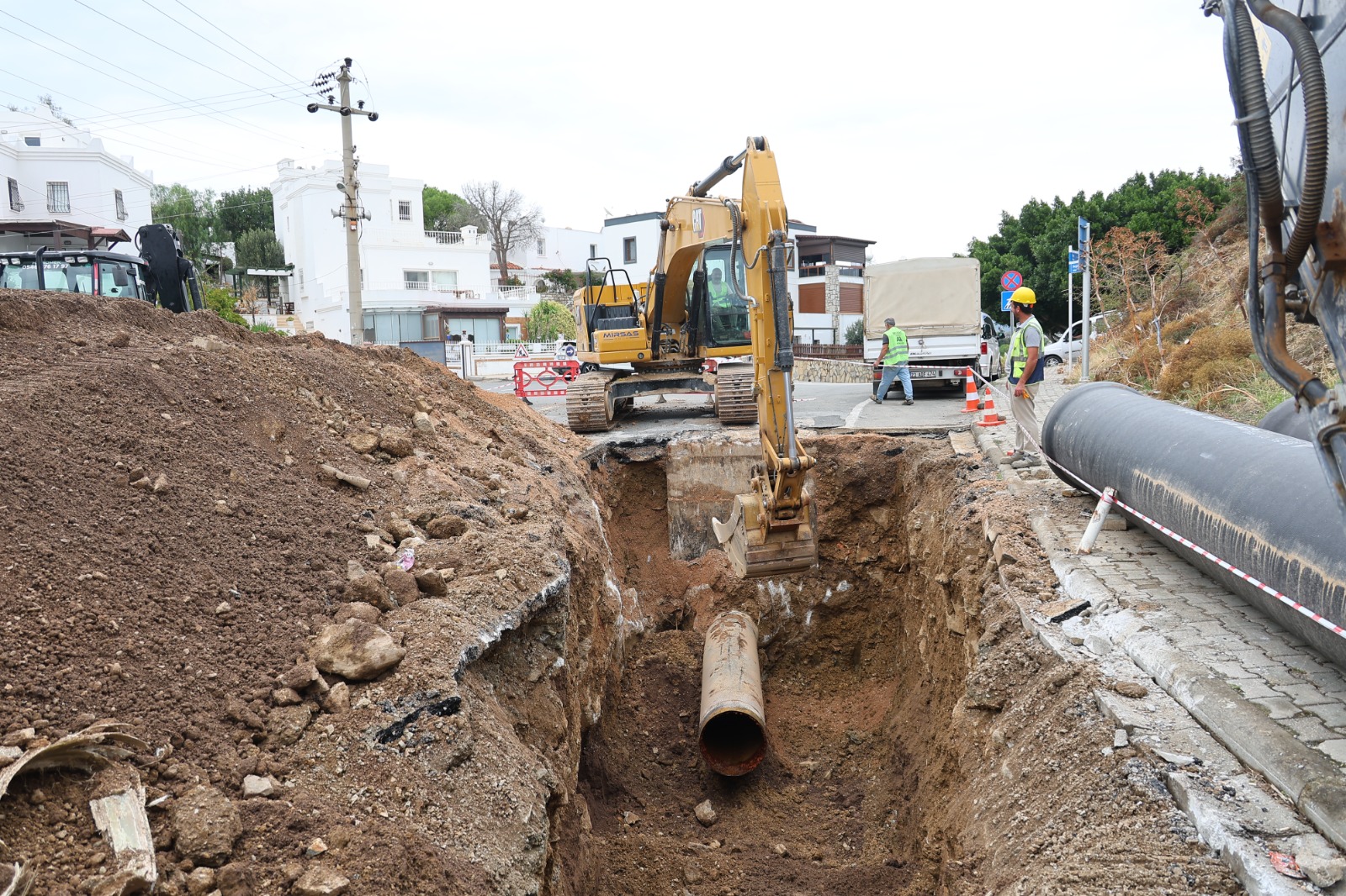 MUSKİ, Bodrum Bergamut Caddesi’nde yıllardır süren su hattı sorununu 3