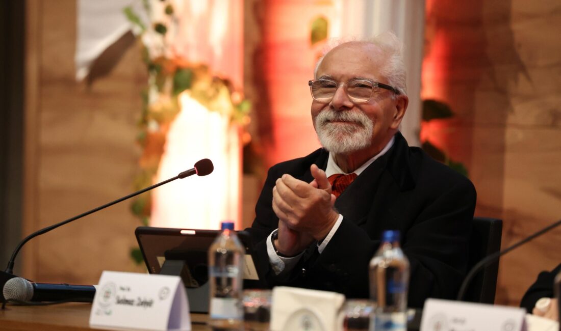 Muğla Büyükşehir Belediyesi’nin ev sahipliğinde düzenlenen “Demokrasi ve Felsefe Sempozyumu”nda