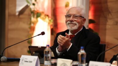 Muğla Büyükşehir Belediyesi’nin ev sahipliğinde düzenlenen “Demokrasi ve Felsefe Sempozyumu”nda