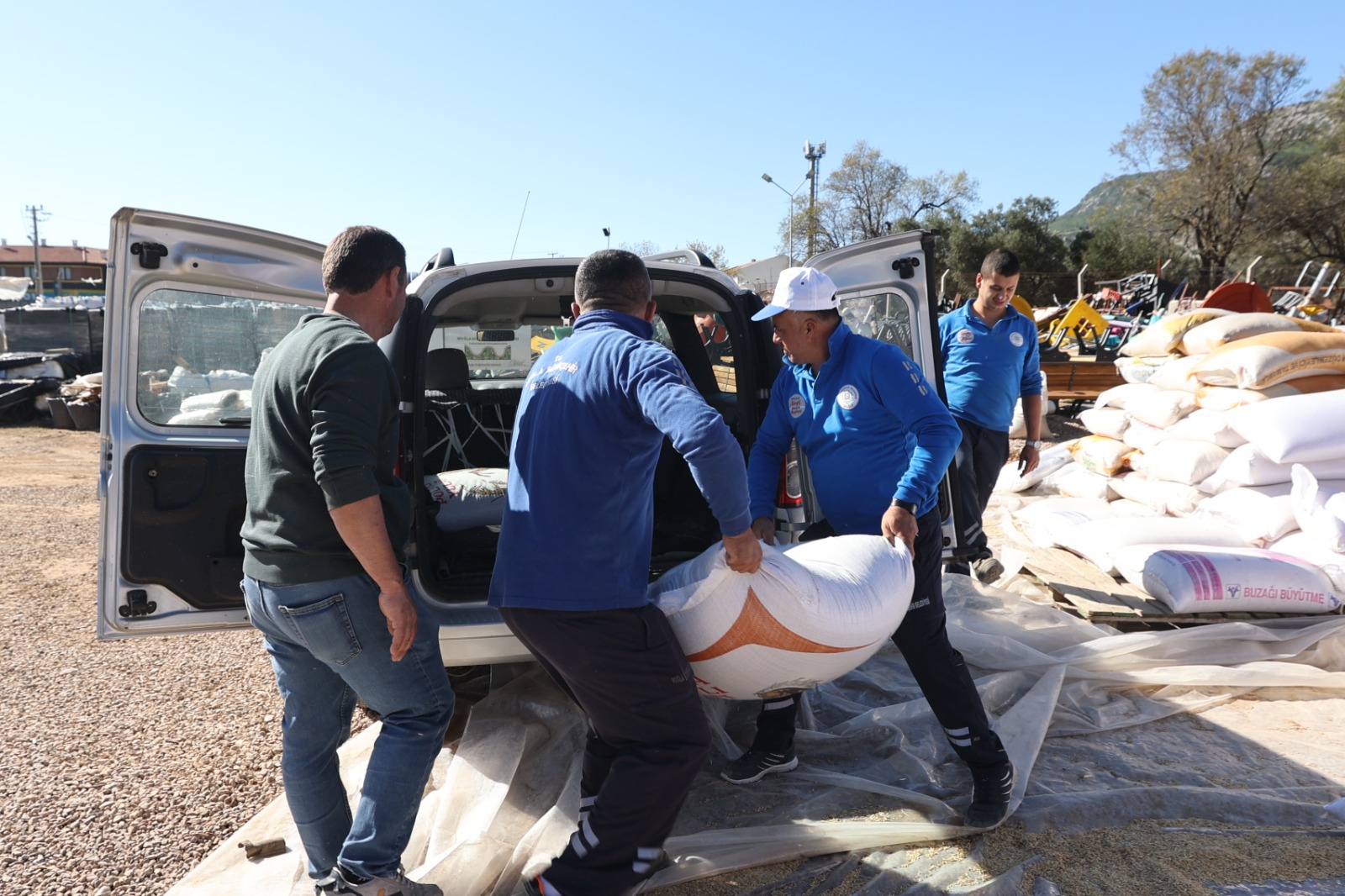 Muğla Büyükşehir Belediyesi, 13 ilçede 1.500 üreticiye toplam 330 ton