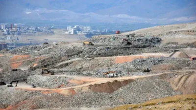 İzmir Büyükşehir Belediyesi Meclis Başkanvekili Zafer Levent Yıldır, Harmandalı’daki çöp