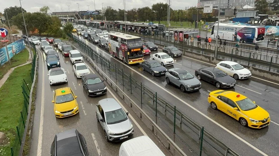 Yeni trafik yasasıyla “dur” ihtarına uymayan sürücülere 200 bin TL