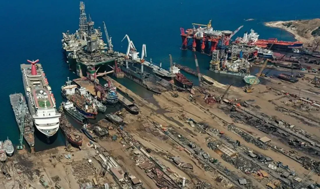 Asbest ve zehirli madde içeren gemi sökümleriyle sıkça gündeme gelen