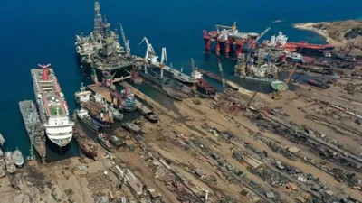 Asbest ve zehirli madde içeren gemi sökümleriyle sıkça gündeme gelen