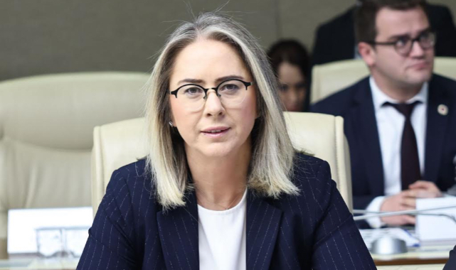 AK Parti’li Çankırı’dan Müjde: İzmir’de dönüşüm kredisi limiti 3 milyon TL’ye çıkarıldı AK Partili Ceyda Bölünmez Çankırı, 30 Ekim İzmir Depremi’nin 5.