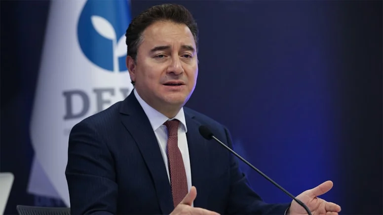 Ali Babacan sessizliğini bozdu: AKP’ye dönüyor mu? DEVA Partisi Genel Başkanı Ali Babacan, “AK Parti’ye dönüyorum” iddialarını