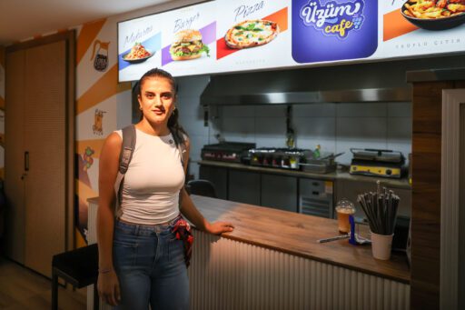 Buca Belediyesi, Kent Lokantaları ve Uygun Fiyatlı Kafeleriyle (Kahve 50-80