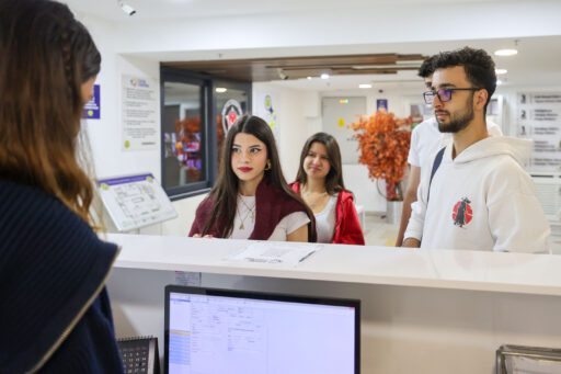 Buca Belediyesi'nin Tarık Akan ve Işılay Saygın Gençlik Merkezleri, 18-29