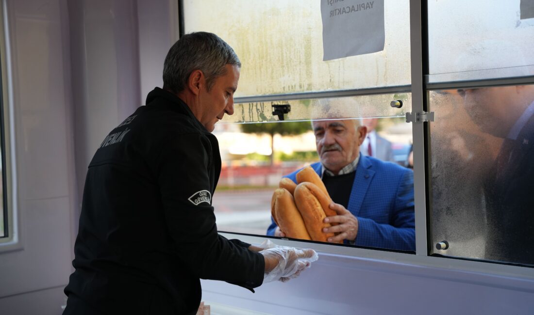 Başkan Türkmen: Halk Ekmek, Sosyal Belediyeciliğin Karşılığı; Vatandaşın Sofrasına Ekonomik Katkı Kemalpaşa Belediyesi'nin İzmir Büyükşehir iş birliğiyle başlattığı Halk Ekmek uygulaması,