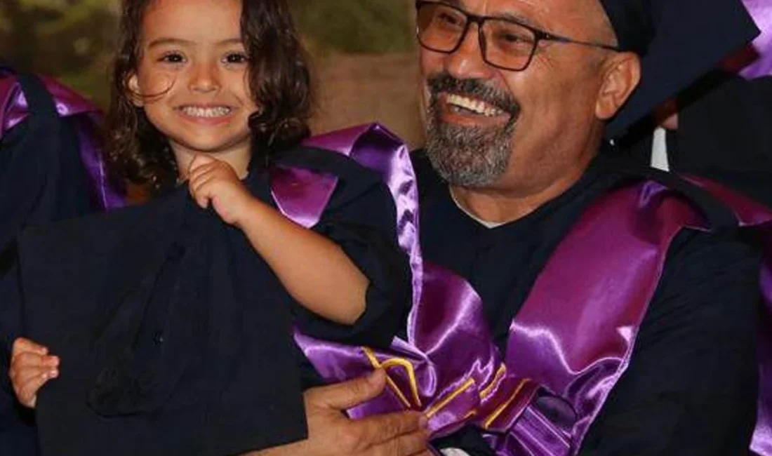 Hacettepe Eczacılık Fakültesi öğrencisi Haydar Koçak, 48 yıl sonra mezun