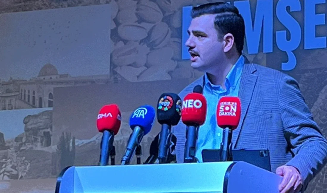 Eyyüp Kadir İnan: “AK Parti’den Önce Ben Kürdüm Diyemezdin” AK Parti Genel Sekreteri Eyyüp Kadir İnan, İzmir’de “Terörsüz Türkiye”