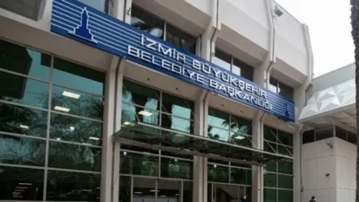 İzmir Büyükşehir Belediyesi şirketi İZFAŞ’ta 40 işçinin işine son verildi.