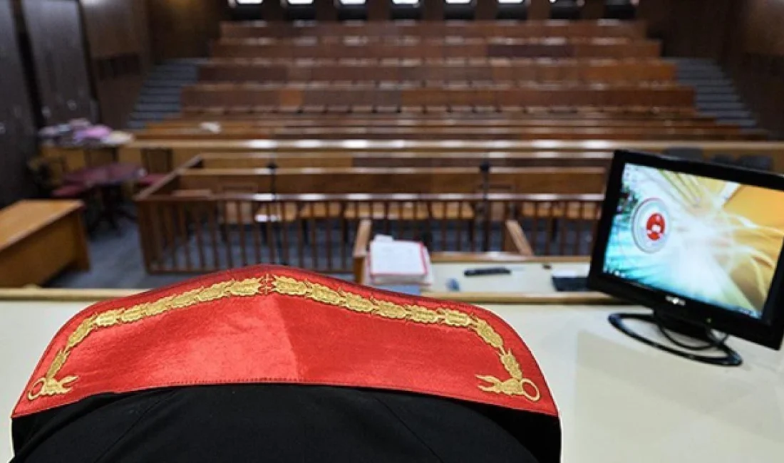 Kooperatif Davasında Şok İfadeler! Mağdur: “Tunç Soyer’e Güvendim, Kriptoyla dolandırılmayı Tercih Ederdim” İzmir’de İZBETON kooperatif soruşturması davasının ikinci duruşması yapıldı. Mağdurlar, Tunç