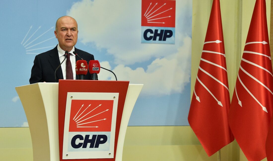 CHP Genel Başkan Yardımcısı ve İzmir Milletvekili Murat Bakan, gazeteci