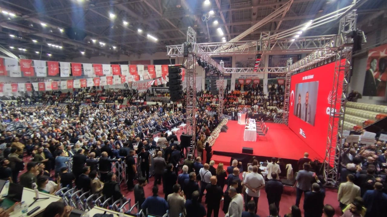 CHP İzmir İl Kongresi’nde blok liste önerisi oy çokluğuyla kabul