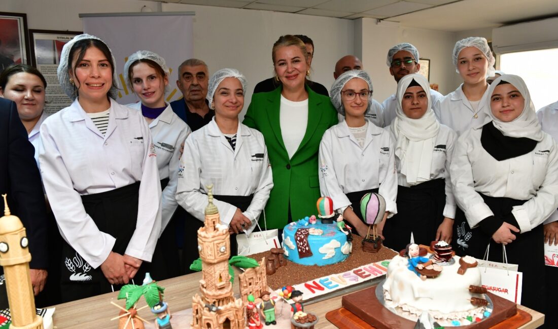 Çiğli Belediyesi'nin pastacılık kurslarının ilk dönemi başarıyla tamamlandı. 300 saatlik