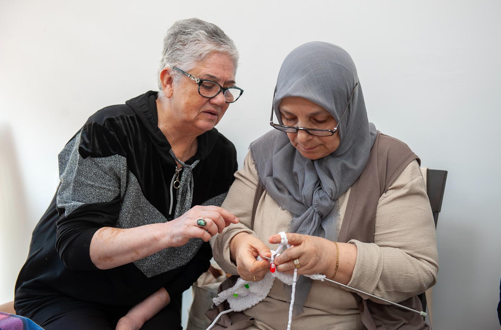 Karşıyaka Belediyesi, Halk Eğitim Merkezi iş birliğinde yaklaşık 300 kadına