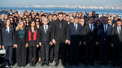 CHP İzmir İl Örgütü, Atatürk’ü Cumhuriyet Meydanı’nda andı. İl Başkanı
