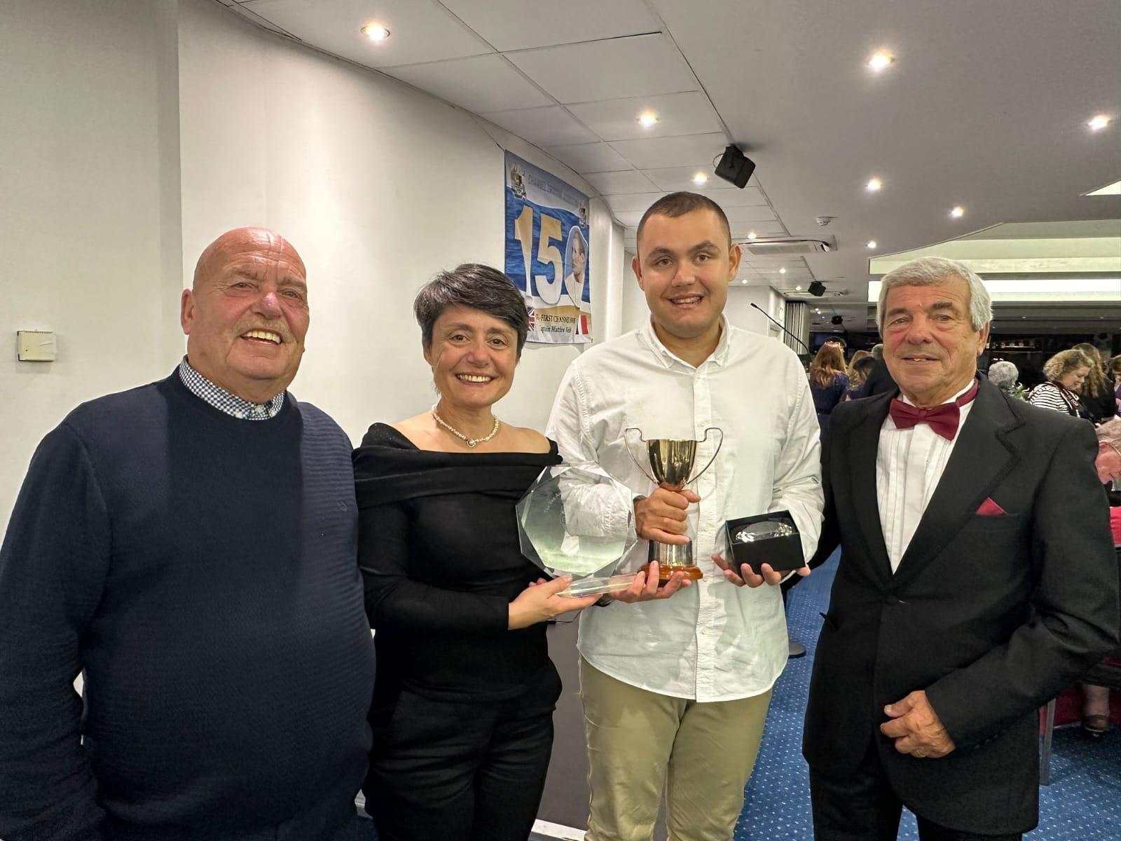 İzmir Büyükşehir Belediyesporlu otizmli yüzücü Tuna Tunca, Manş Denizi’ni solo