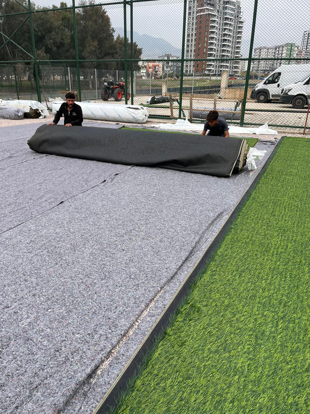 İzmir Büyükşehir Belediyesi, spor altyapısını güçlendirmek amacıyla Karşıyaka, Bayraklı, Karaburun