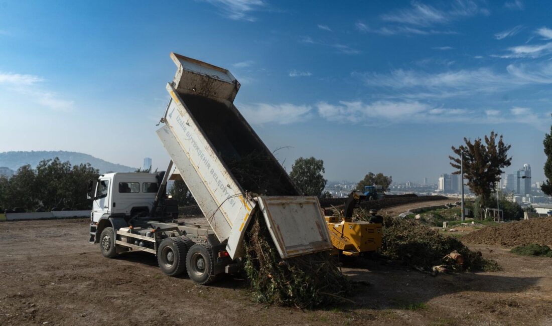 İzmir Büyükşehir Belediyesi, park ve bahçelerden çıkan yeşil atıkları işleyerek
